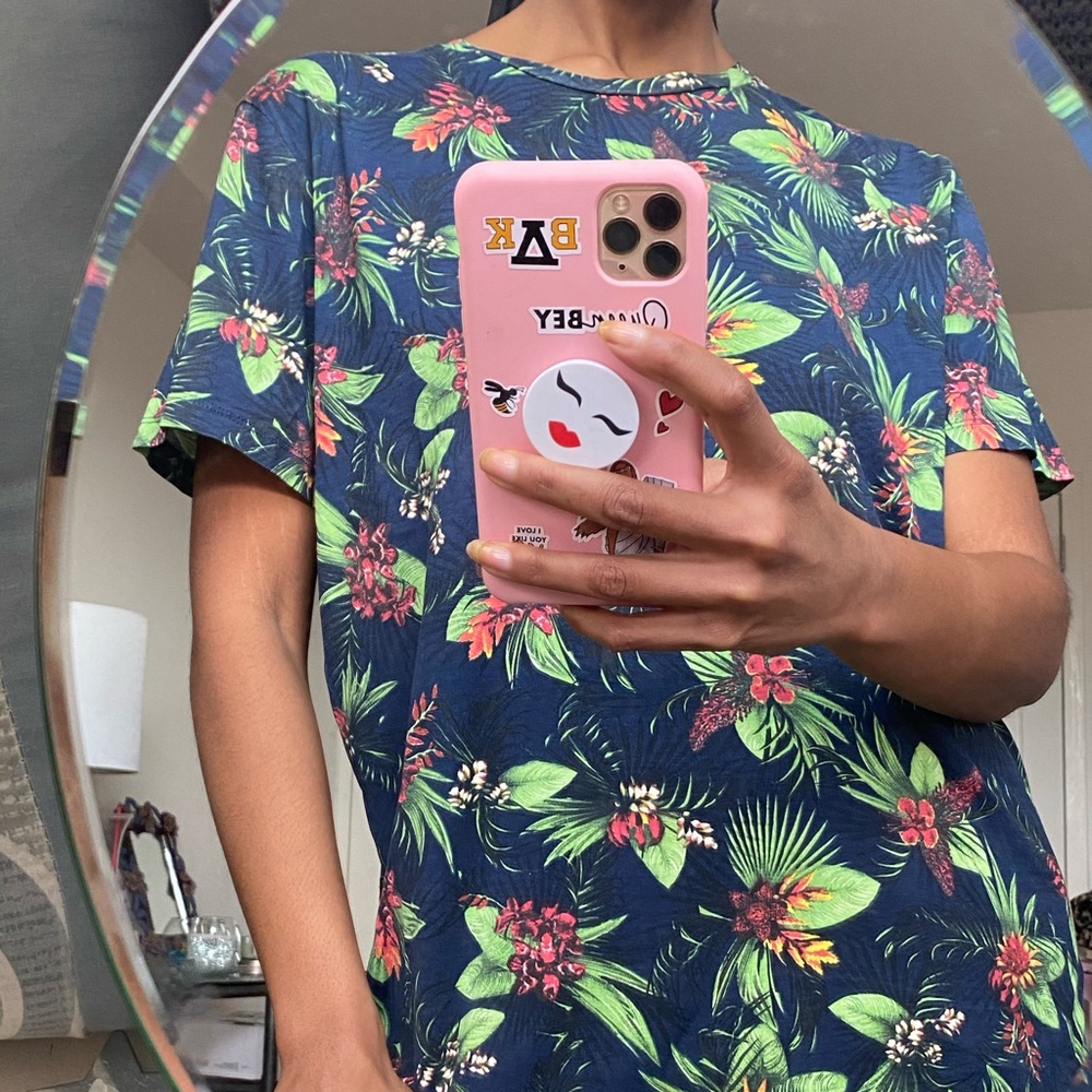 H&M Graphic Tee 🌴🌺